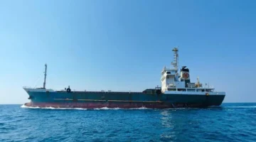 توقيف سفينة ديزل مهرب في بوشهر وسط قلق ارتفاع أسعار الوقود